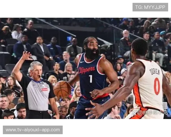 哈登身披1号球衣缺席快船客场比赛全力推动转会